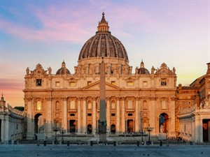 Shutterstock_2222780191_Saint Peters basilica_Svētā Pētera bazilika.jpg