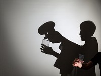 shutterstock_1859033221_play shadow_ēnu teātris.jpg