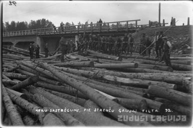 koku pludināšana pa Gauju 20.-gadi.jpg