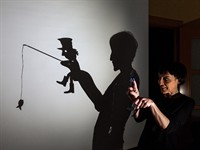 shutterstock_1861140742_play shadow_ēnu teātris.jpg