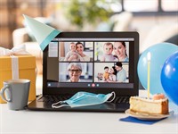 shutterstock_2082836416_family video chat in pandemic_ģimenes video čats pandēmijas laikā.jpg