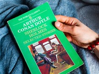 Claudia Longo Shutterstock_Sherlock Holmes_Šerloks Holmss.jpg