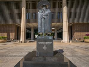 Theodore Trimmer Shutterstock_Father Damien Statue.jpg