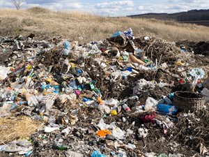 Evgeniy_16 Shutterstock_landfill_izgāztuve.jpg