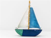 Shutterstock_1006097095_toy ship_spēļu kuģis.jpg