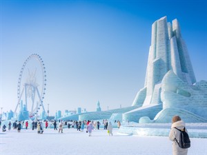 b-hide the scene Shutterstock_Scene of Harbin International Ice_Harbinas Starptautiskā ledus arēna.jpg