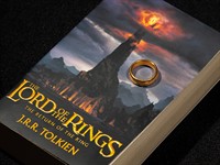 Juan Alejandro Bernal Shutterstock_Lord of rings_gredzenu pavēlnieks.jpg