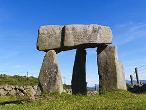 shutterstock_2496842981_dolmen_dolmens.jpg