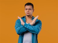 shutterstock_2519739305_no sign_noraidošā zīme.jpg