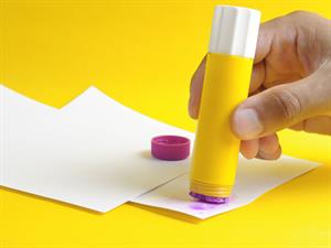 Shutterstock_182673758_glue stick_līme.jpg