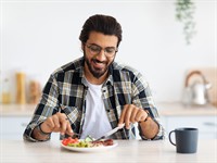 shutterstock_2493464203_having healthy breakfast_veselīgas brokastis.jpg