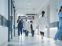 shutterstock_2557673811_Healthcare Team_Veselības aprūpes komanda.jpg