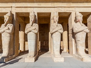 shutterstock_2563705401_Temple of Hatshepsut_hatšepsuta templis.jpg