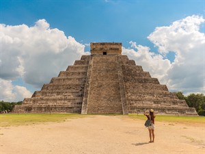 shutterstock_2343875111_ancient american pyramid_seno Amerikāņu piramīda.jpg