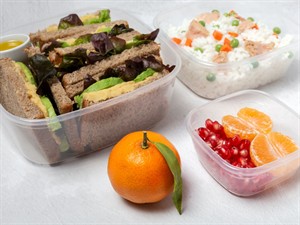 Shutterstock_1570011307_take away food_ēdiens līdzņemšanai.jpg