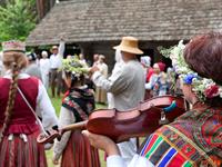 latv.t.tērpi vijole.jpg