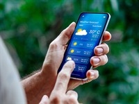 shutterstock_2504055095_weather forecast on mobile phone_laika prognoze telefonā.jpg