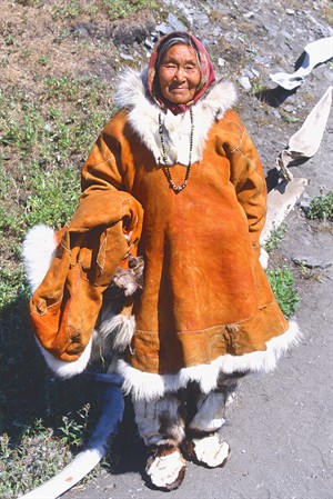 GTW Shutterstock_Eskimo woman in traditional fur clothing in Yanrakino village_Eskimosu sieviete tradicionālā kažokādu apģērbā Janrakino ciemā.jpg