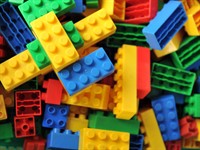 Shutterstock_117913936_lego (2).jpg