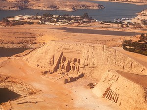 shutterstock_2139523761_Abu Simbel Temples_Abu Simbela Templis.jpg