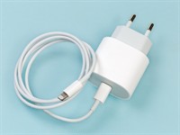 Shutterstock_2370861675_charger_lādētājs.jpg