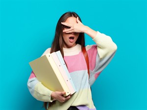 Shutterstock_2734051855_ woman looking shocked_sieviete izskatās šokēta.jpg