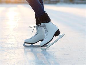 Shutterstock_578888767_woman ice skates_sieviešu slidas.jpg