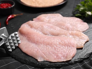 shutterstock_2509349475_tenderizer chicken_vistas siteņi.jpg