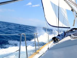 Shutterstock_518448676_going to sail_gatavojas burāt.jpg