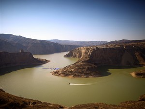 shutterstock_2546620437_Laoniuwan on the Yellow River_Laonjuvāna pie Dzeltenās upes.jpg