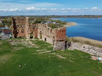 shutterstock_1726052959_Ludza Medieval Castle Ruins_Ludzas pilsdrupas.jpg