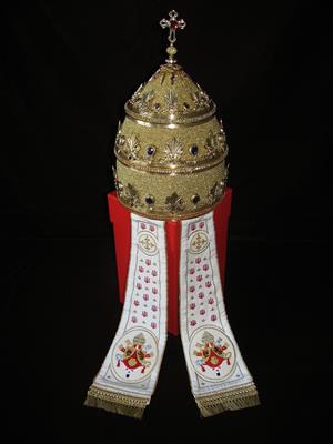 WIKI_20250425_Tiara_Benedict_XVI.JPG