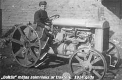 zemnieks ar traktoru 1924.jpg