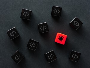 shutterstock_2292513271_bug glitch in computer code_kļūda programmas kodā.jpg