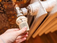 Shutterstock_2511645939_radiator contoroller_radiatoru regulators.jpg