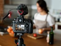 Shutterstock_1029729601_filming vlog_filmē blogu.jpg