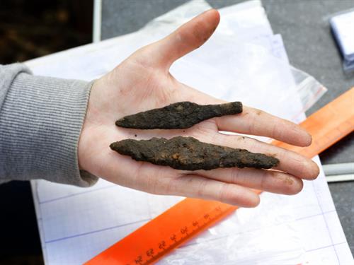 Shutterstock_1165888921_arrowheads and spearheads_bultu un šķēpu gali.jpg