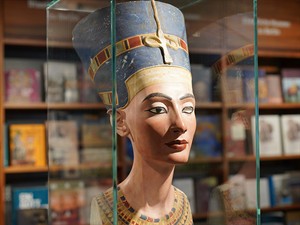 Achim Wagner Shutterstock_Nefertiti_Nofretete.jpg