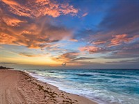 shutterstock_2598094975_Sunrise on the beach_Saullēkts pludmalē.jpg