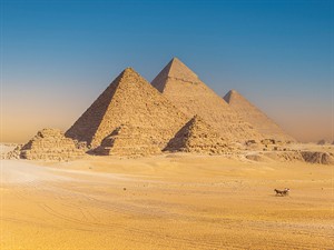 shutterstock_2564141065_Great Giza Pyramid Complex_Gizas piramīdas.jpg
