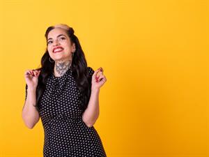 Shutterstock_2188258749_tattoo on neck_tetovējums uz kakla.jpg