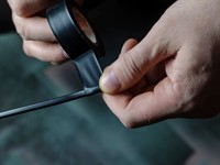 Shutterstock_1953988906_insulating a electrical wire_izolē elekrisko vadu.jpg