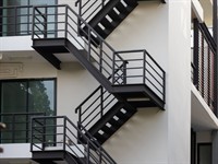Shutterstock_2067401834_fire escape stairs_avārijas izejas kāpnes.jpg