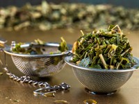 Shutterstock_1661574463_used tea leaves_tējas biezumi.jpg
