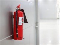 Shutterstock_2422511597_fire extinguisher_ugunsdzēšamais aparāts.jpg