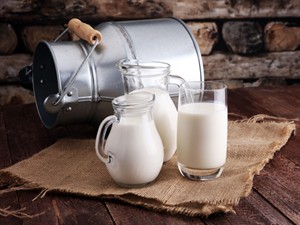 Shutterstock_721417984_milk_piens.jpg
