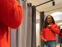 shutterstock_2629630307_zip up_aizver rāvējzslēdzi.jpg