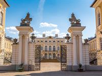 Rundāles pils - vārti.jpg