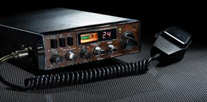 shutterstock_2447945595_Mic and two-way CB radio_divvirzienu CB rācija.jpg