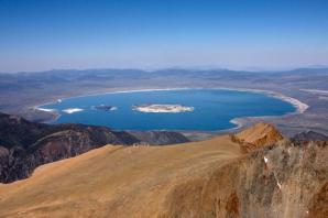 Mono_Lake_from_Mount_Dana_(1).jpg